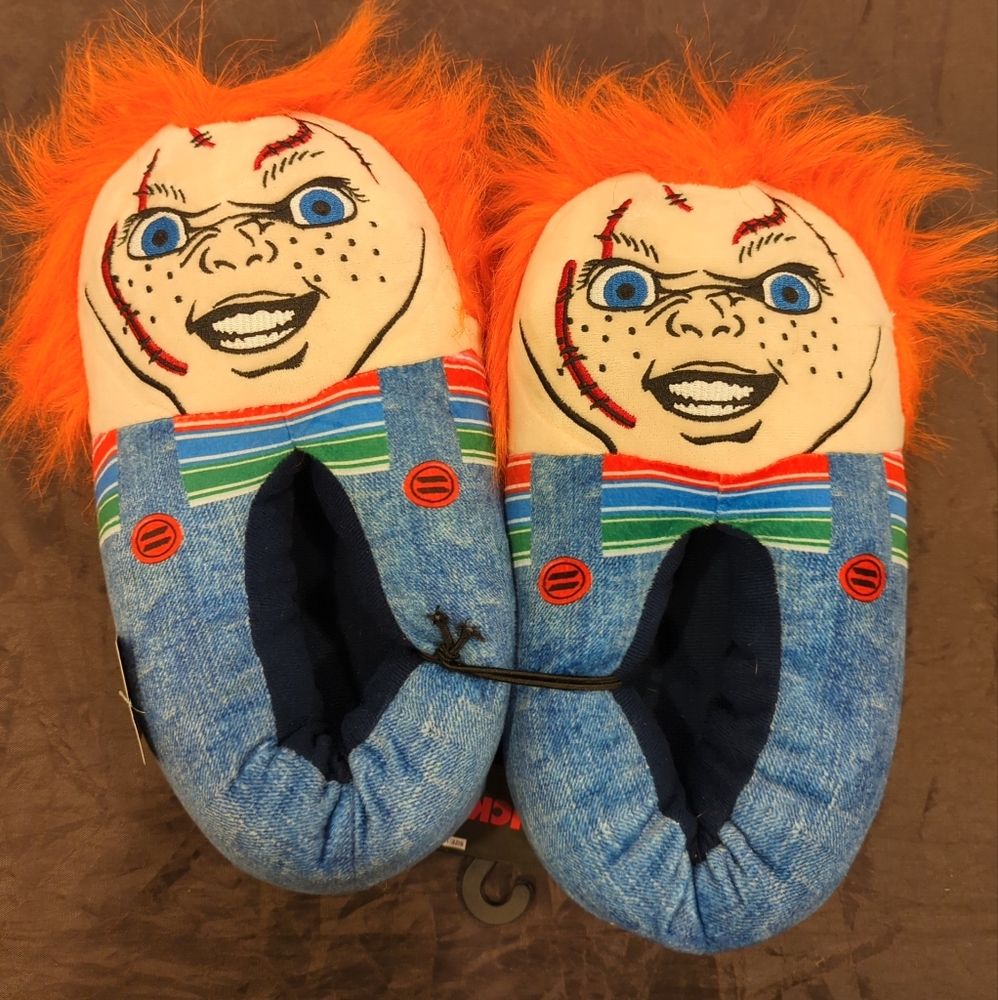 CHUCKY Plush Slippers. Men's 9-12.